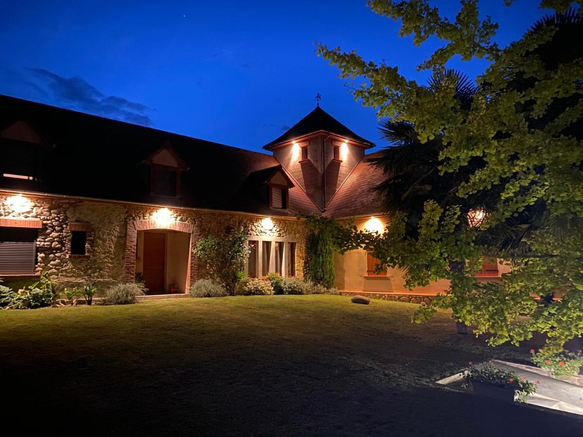 Domaine Des Pierres Trouvees Bed and Breakfast Saint-Vincent  Exteriör bild
