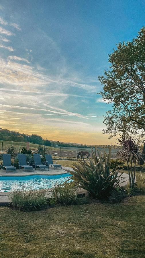 Domaine Des Pierres Trouvees Bed and Breakfast Saint-Vincent  Exteriör bild