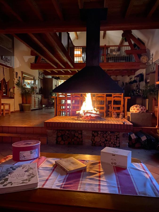Domaine Des Pierres Trouvees Bed and Breakfast Saint-Vincent  Exteriör bild