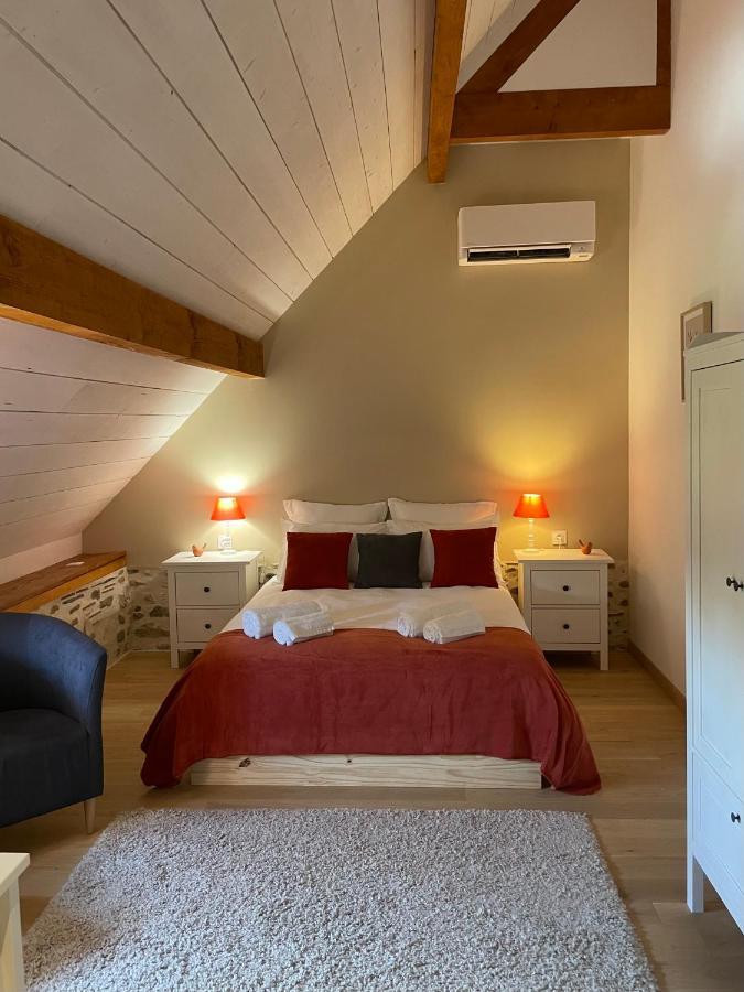Domaine Des Pierres Trouvees Bed and Breakfast Saint-Vincent  Exteriör bild